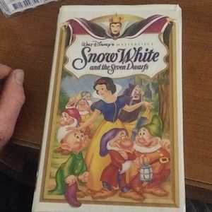 Walt Disney's "  Masterpiece "  Snow White and the